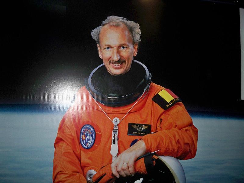dag 2, La Roche en Ardenne - Dinant (32).JPG - Het Euro Space Center werd ingehuldigd in 1991, wij worden er als het ware ruimtepassagiers waarna de Tempel der Planeten, het Columbus Laboratorium en het Internationaal Ruimtestation geen geheimen meer voor ons hebben.Ondertussen is ook de Euro Space Society opgericht, met als voorzitter astronaut Burggraaf Dirk Frimout.